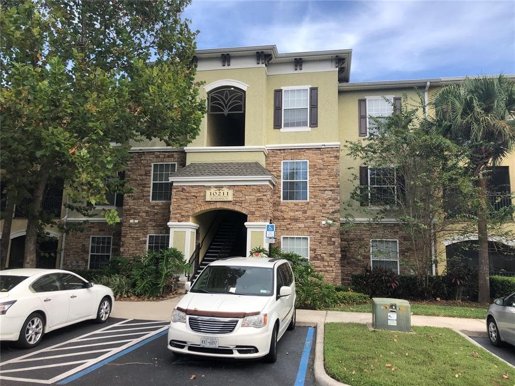 10211 COURTNEY PALMS BOULEVARD UNIT 103 TAMPA, FL 33619