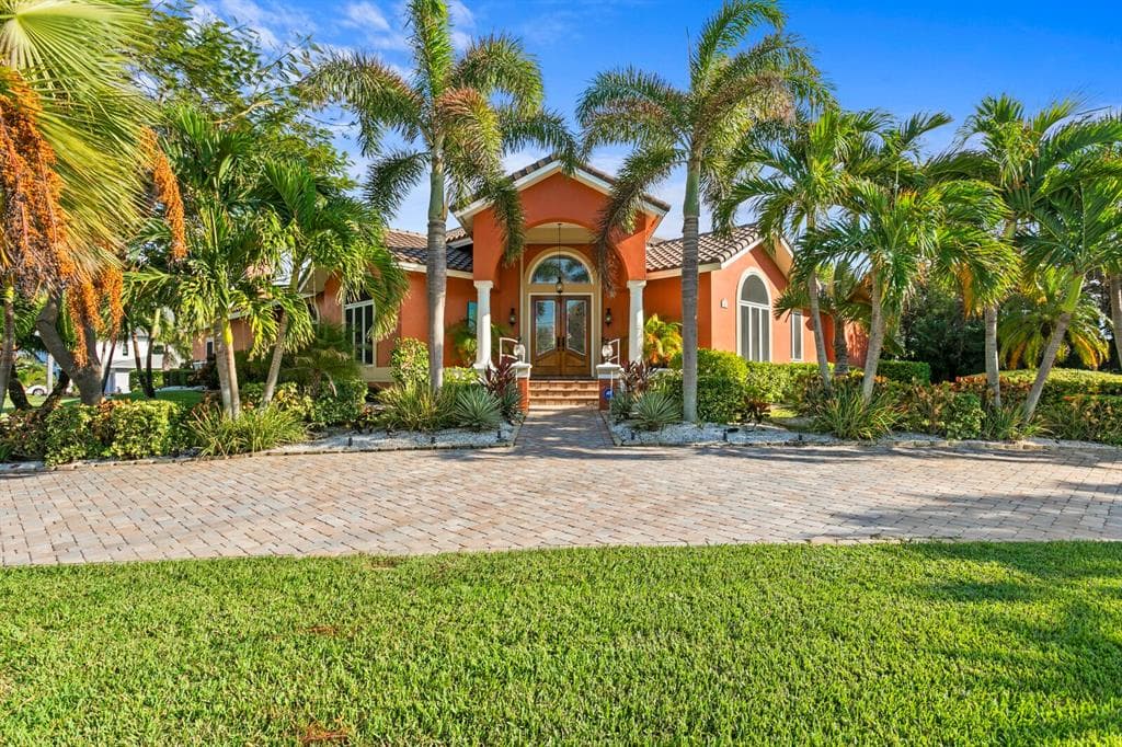 1405 GULF BOULEVARD BELLEAIR BEACH, FL 33786