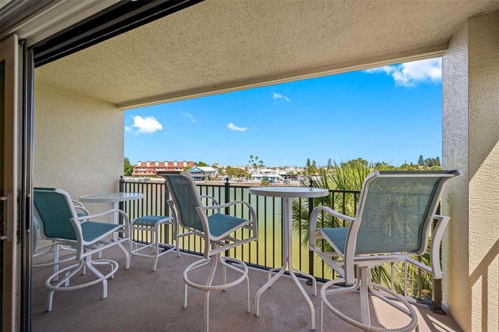 7435 BAYSHORE DRIVE UNIT 306 TREASURE ISLAND, FL 33706