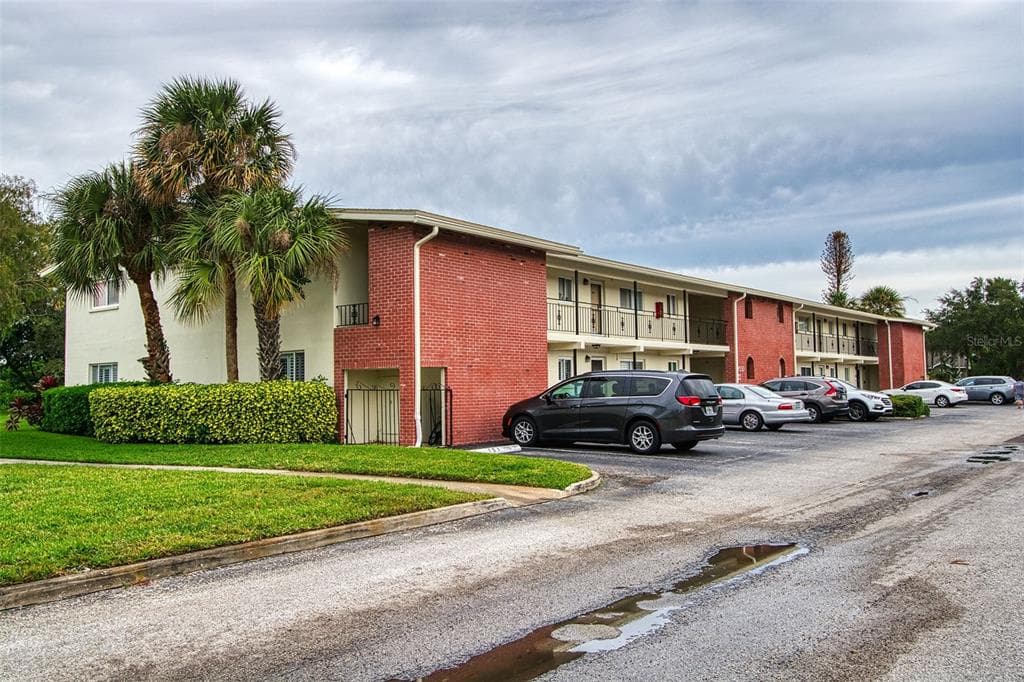4550 OVERLOOK DRIVE NE UNIT 261 ST PETERSBURG, FL 33703