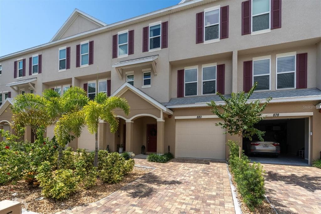 880 CALLISTA CAY LOOP