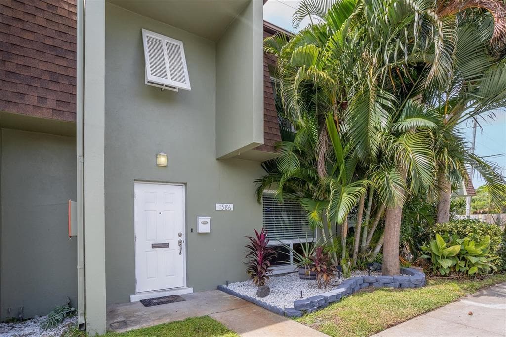 1586 70TH STREET N UNIT 1586 ST PETERSBURG, FL 33710
