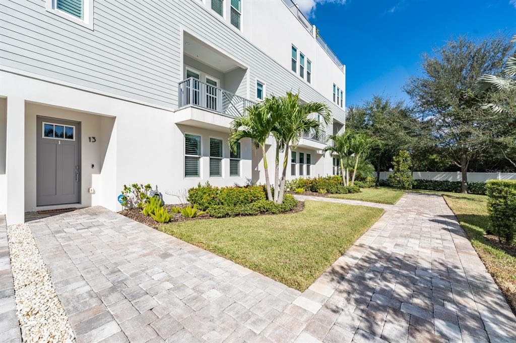 2442 W MISSISSIPPI AVENUE UNIT 13 TAMPA, FL 33629