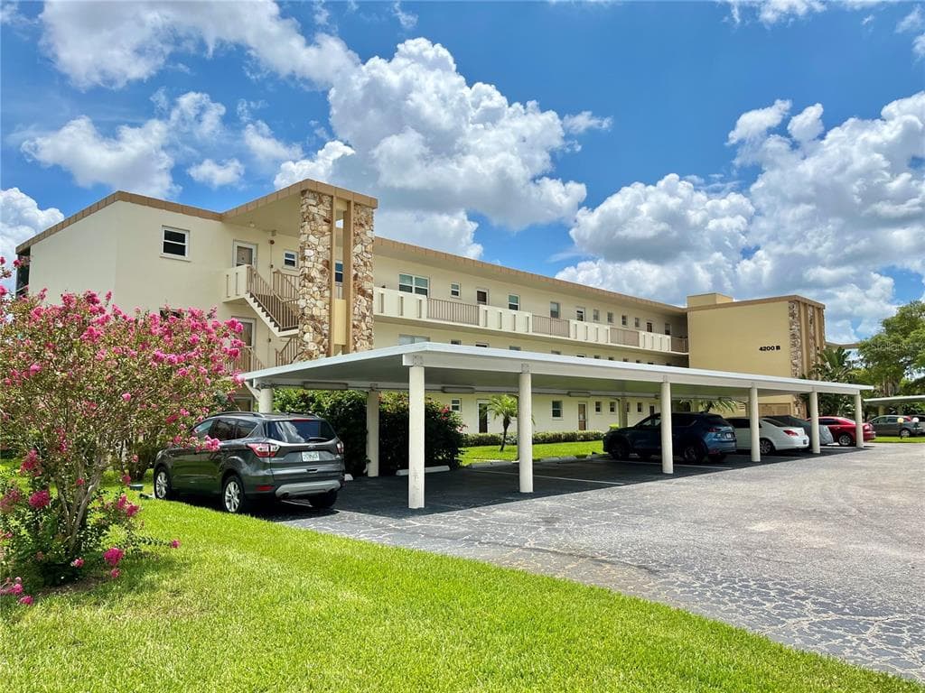 4200 IRONWOOD CIRCLE UNIT 203B BRADENTON, FL 34209