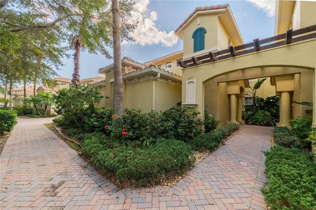 1421 EMERALD DUNES DRIVE UNIT 24 SUN CITY CENTER, FL 33573