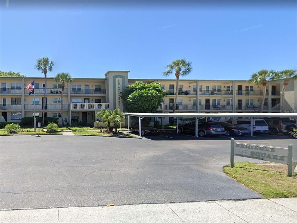 11700 PARK BOULEVARD UNIT 302 SEMINOLE, FL 33772