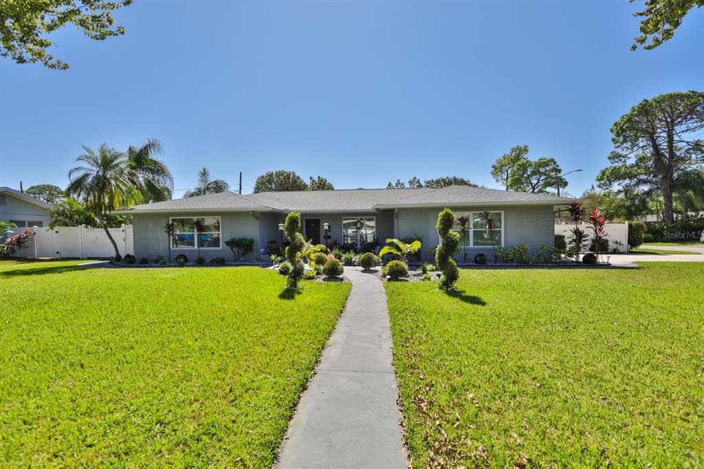1390 86TH TERRACE N ST PETERSBURG, FL 33702