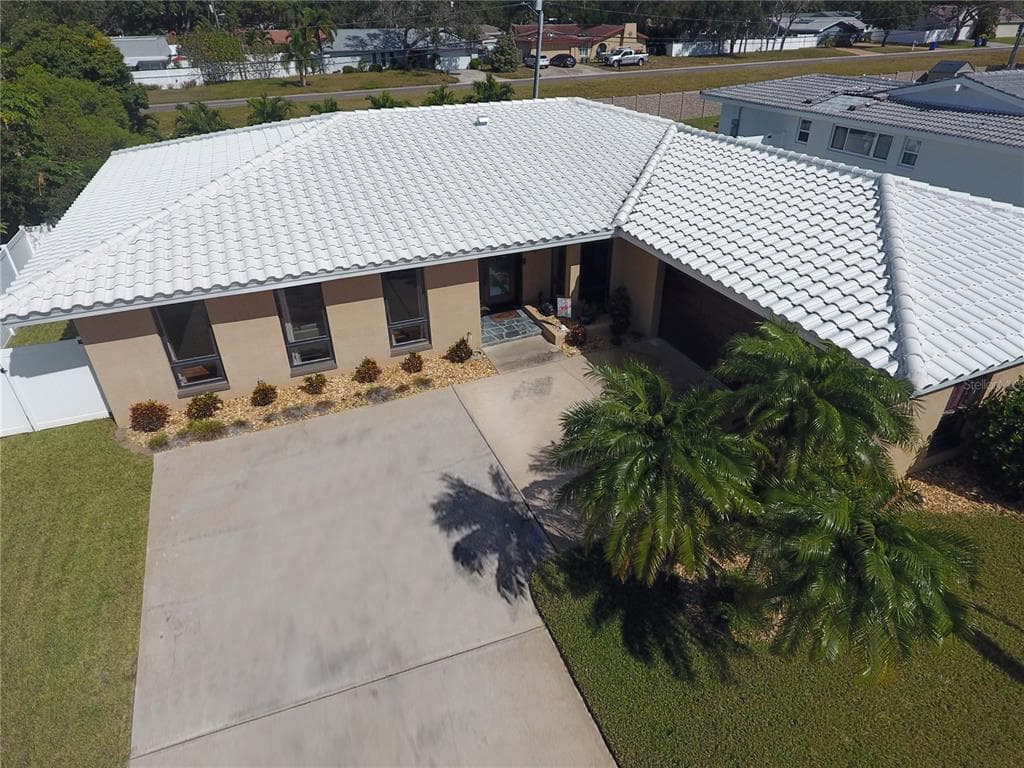14441 PASSAGE WAY SEMINOLE, FL 33776