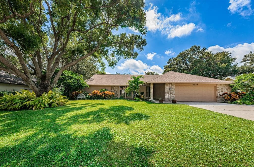 8624 LONGWOOD DRIVE SEMINOLE, FL 33777