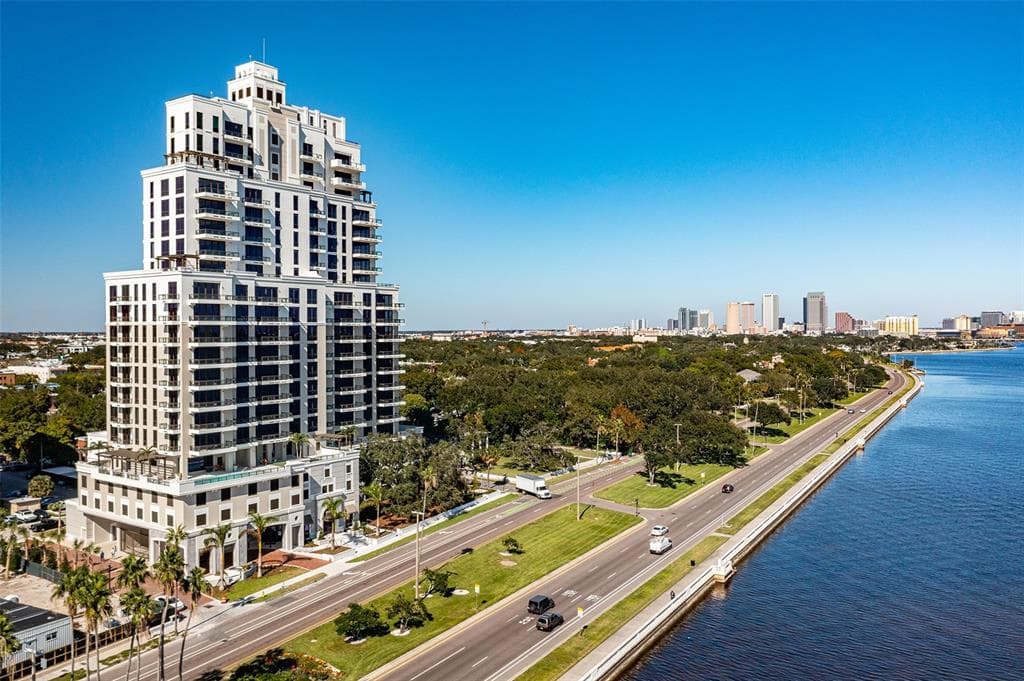 2103 BAYSHORE BOULEVARD UNIT 805 TAMPA, FL 33606