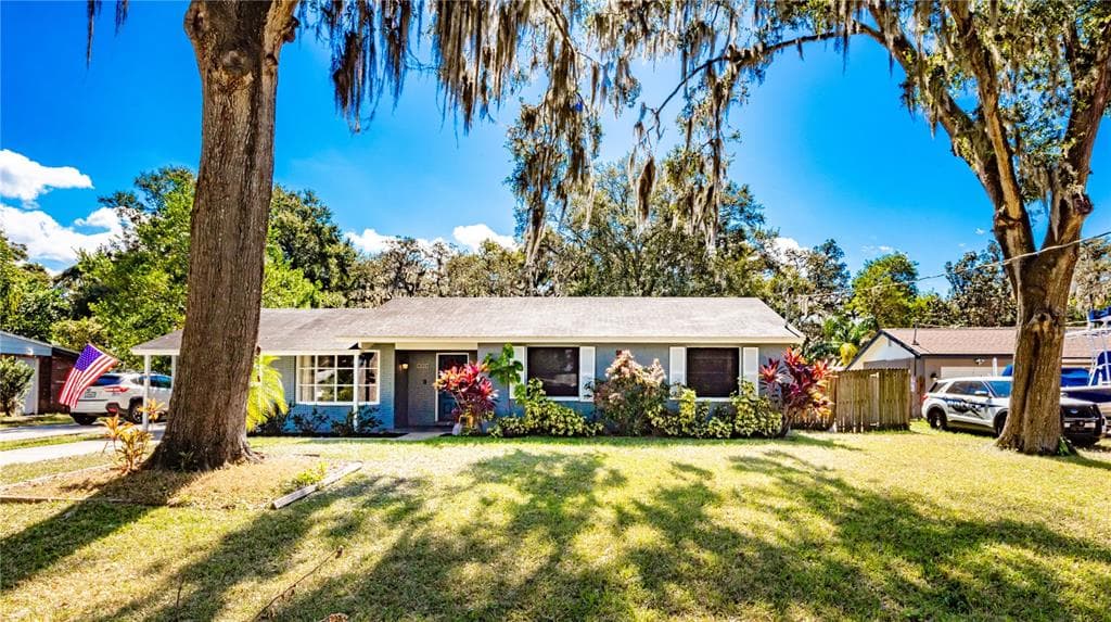 909 HOMEWOOD DRIVE BRANDON, FL 33511