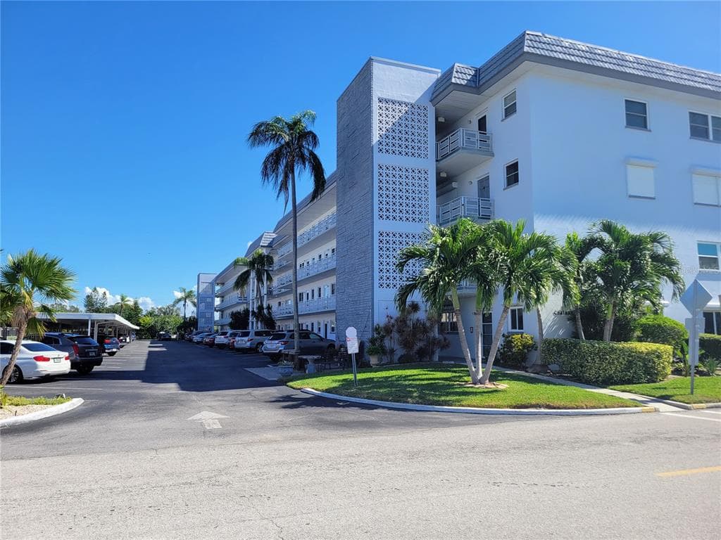 3018 59TH STREET S UNIT 204 GULFPORT, FL 33707