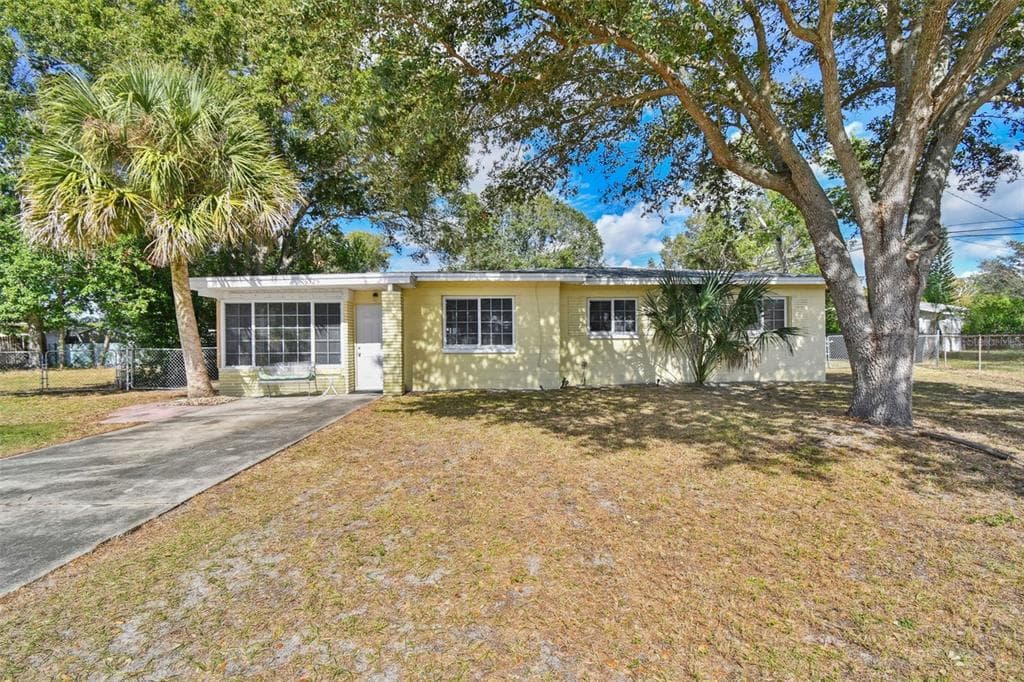5325 FLAMINGO COURT N ST PETERSBURG, FL 33714
