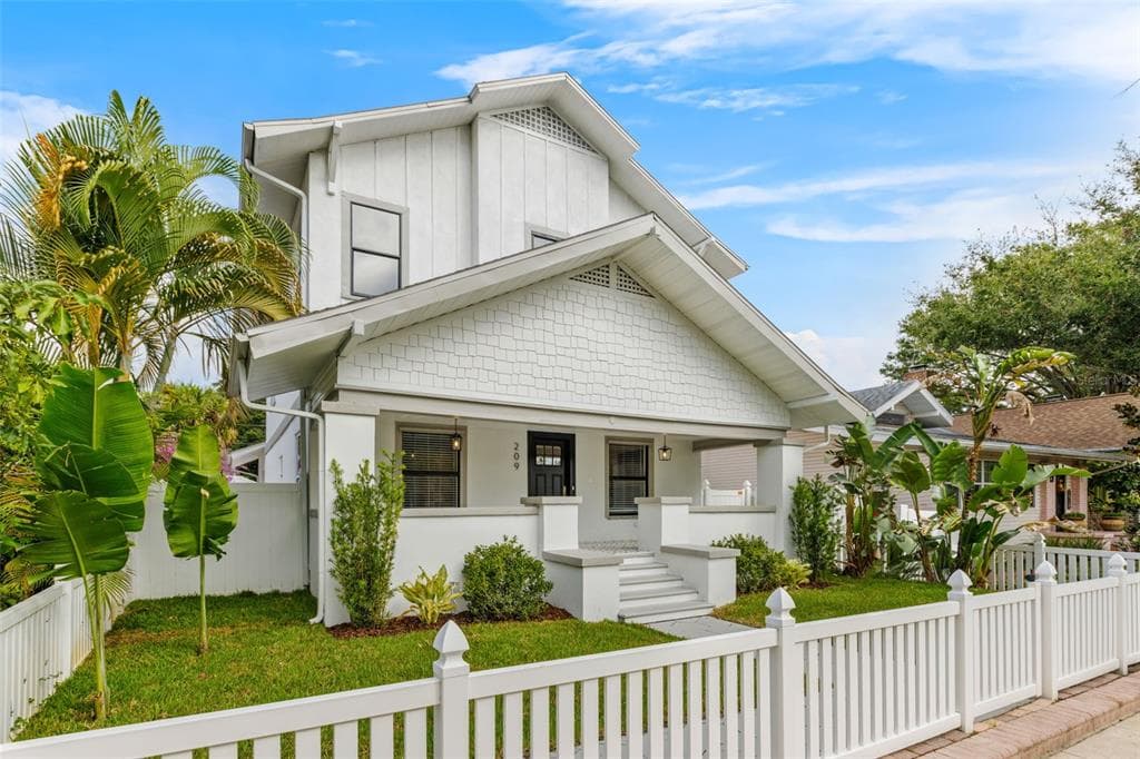209 15TH AVENUE NE ST PETERSBURG, FL 33704