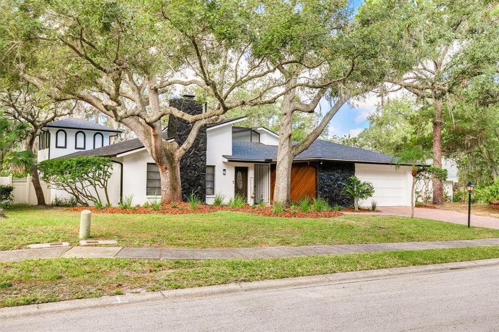 41 PINEWOOD CIRCLE