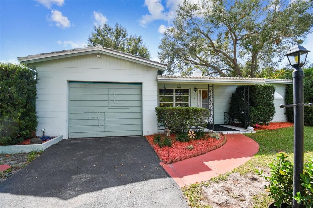 10996 84TH AVENUE SEMINOLE, FL 33772