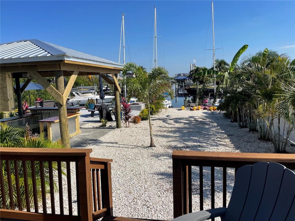 1061 APOLLO BEACH BOULEVARD APOLLO BEACH, FL 33572