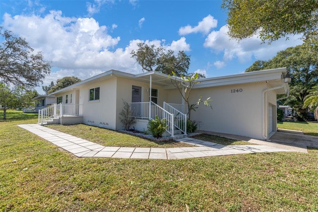 1240 S LAKE DRIVE CLEARWATER, FL 33756