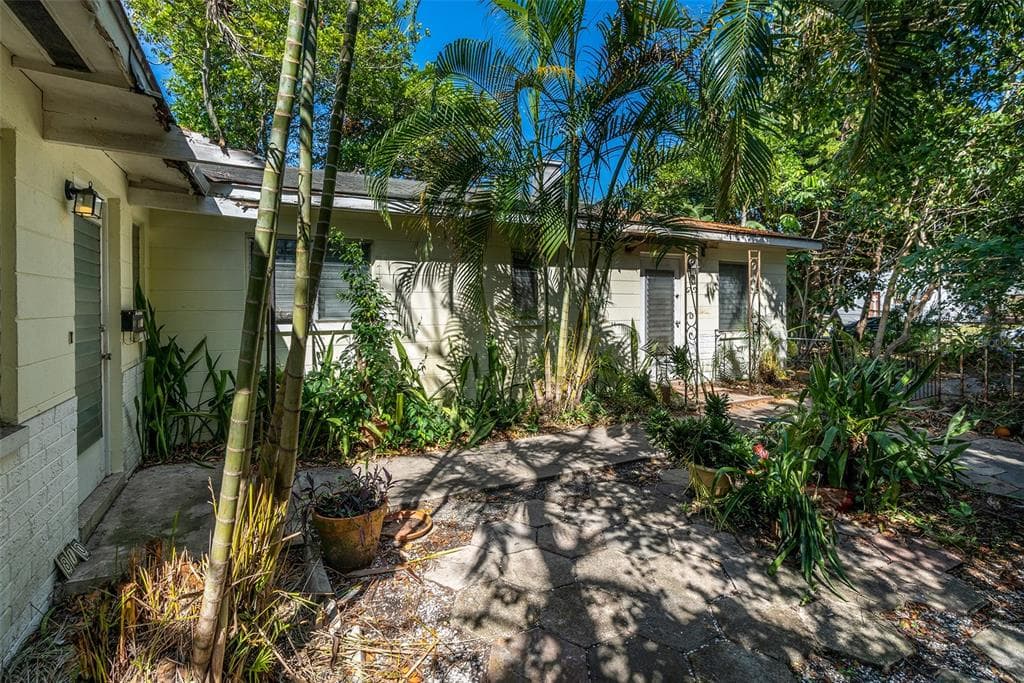 810 15TH STREET N ST PETERSBURG, FL 33705
