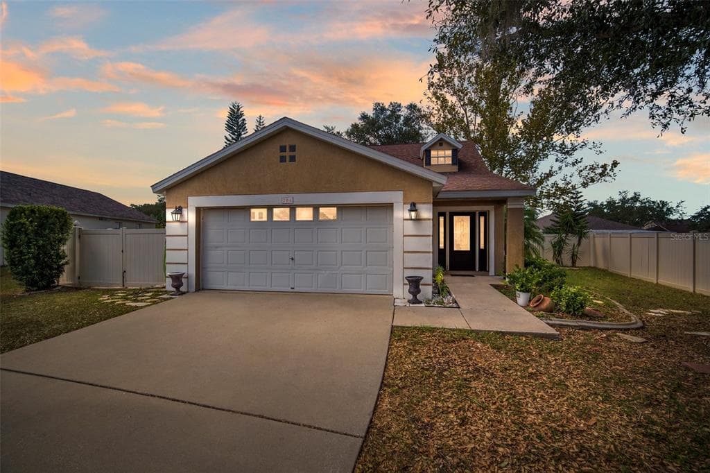 704 ORCHARD ISLE COURT VALRICO, FL 33594