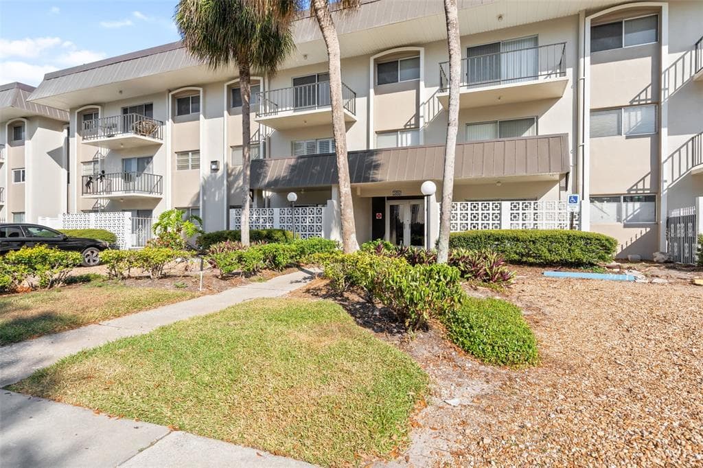 4606 W GRAY STREET UNIT 301 TAMPA, FL 33609