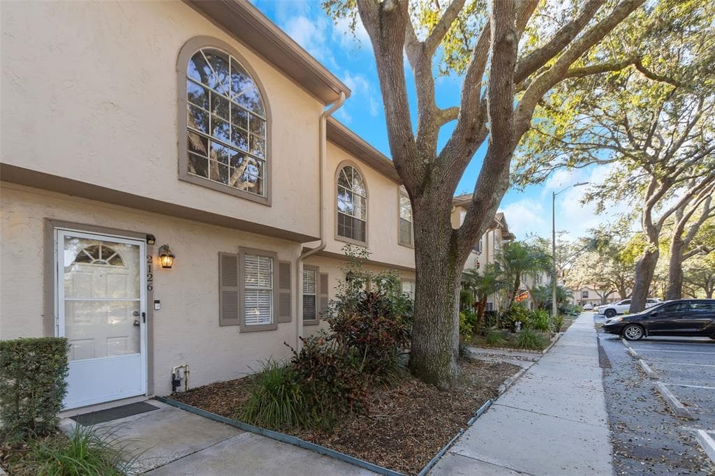 2126 FLETCHERS POINT CIRCLE TAMPA, FL 33613