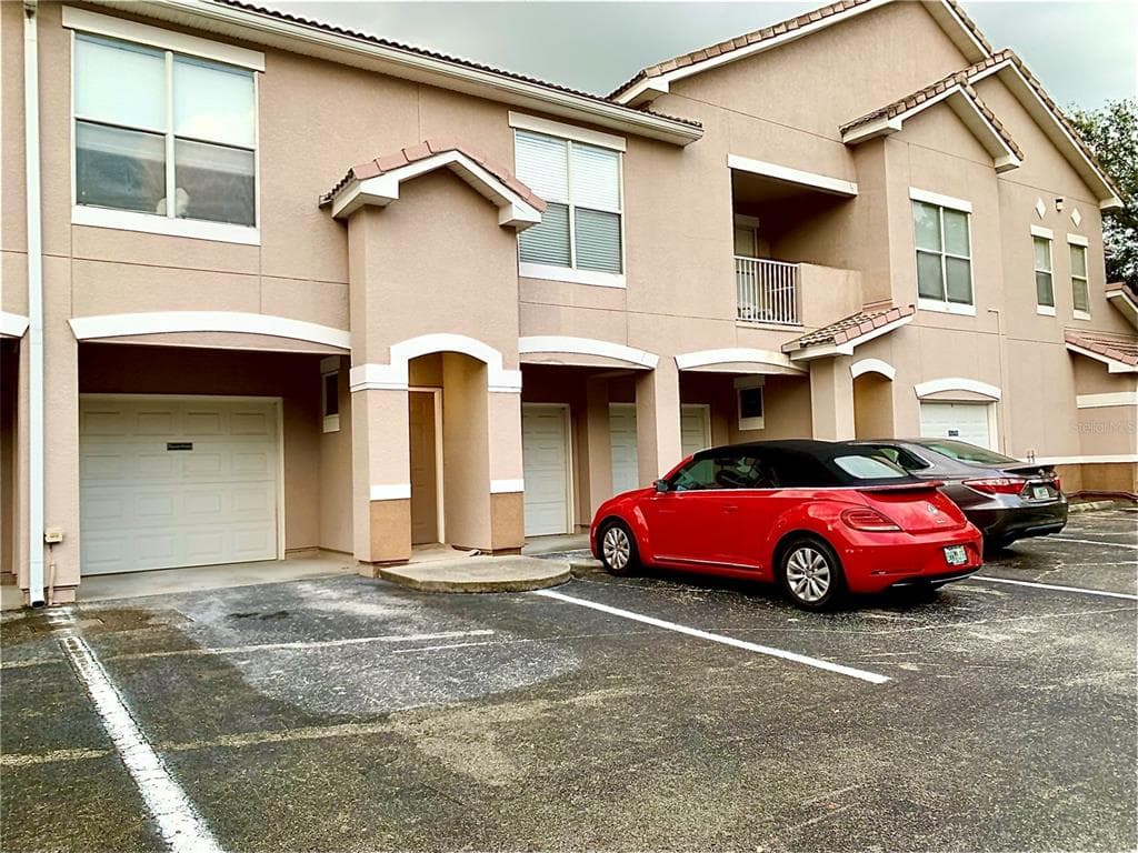 18030 VILLA CREEK DRIVE UNIT 18030 TAMPA, FL 33647