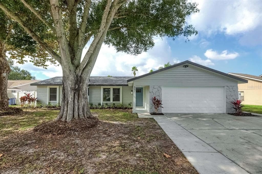 507 HAMMOCK DRIVE PALM HARBOR, FL 34683