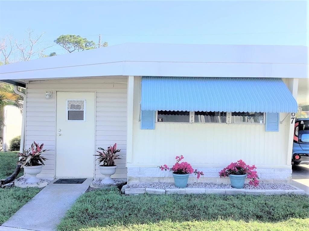 9790 66TH STREET N UNIT 467 PINELLAS PARK, FL 33782