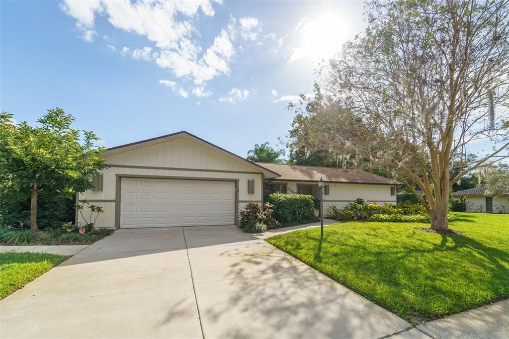 2002 SPANISH PINES DRIVE