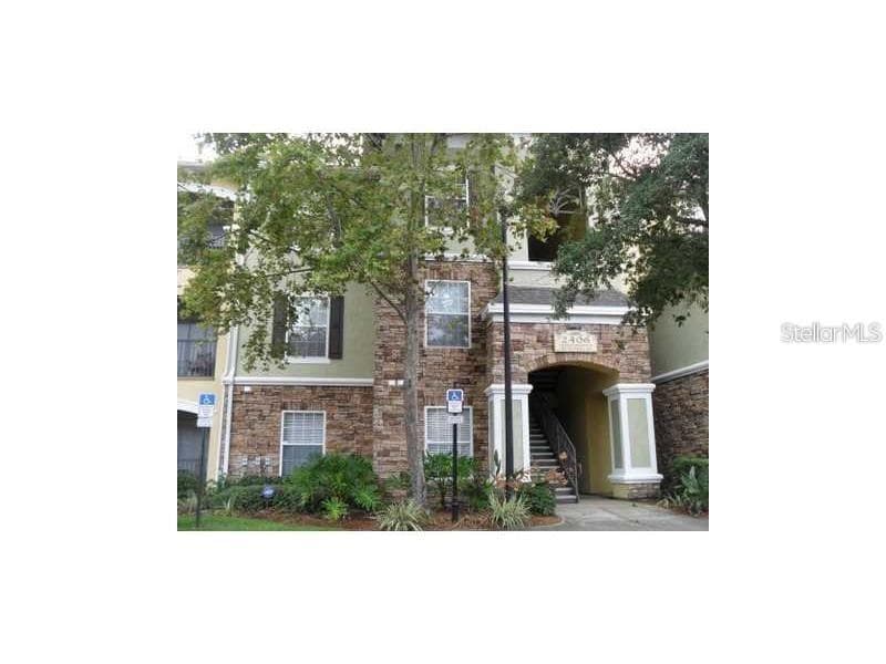 2406 COURTNEY MEADOWS COURT UNIT 101 TAMPA, FL 33619