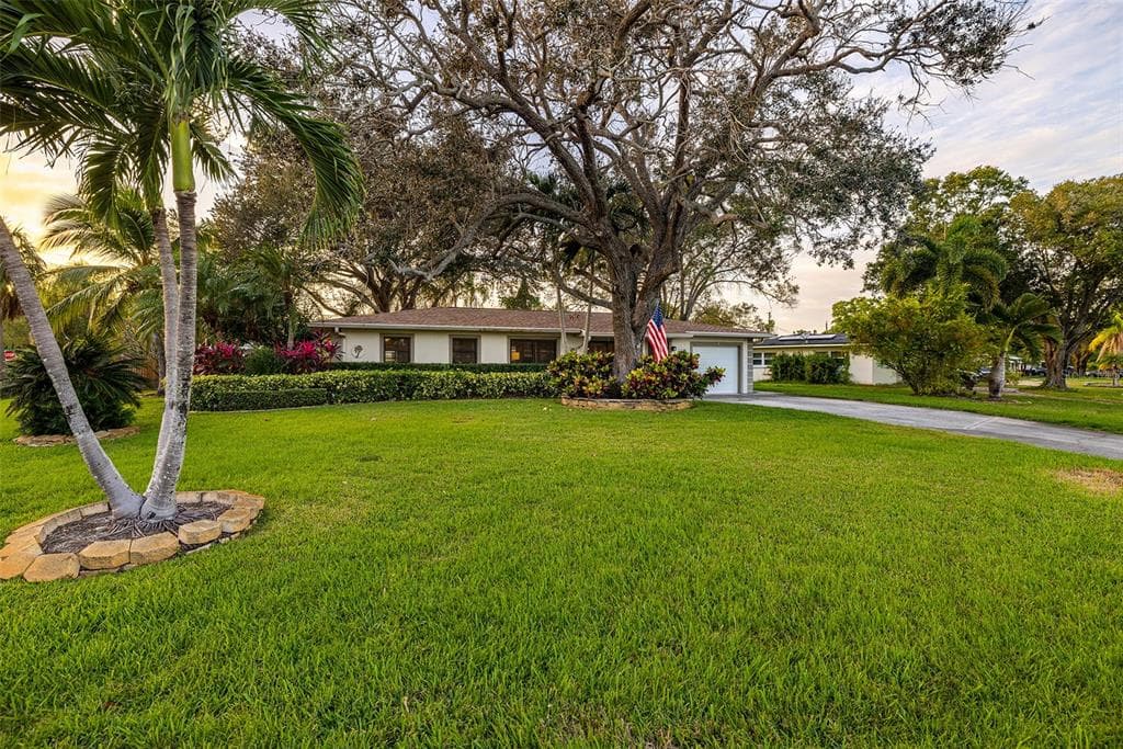 6900 17TH LANE N ST PETERSBURG, FL 33702