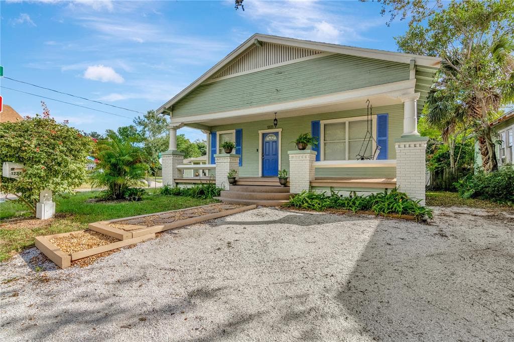 1221 E CARACAS STREET TAMPA, FL 33603