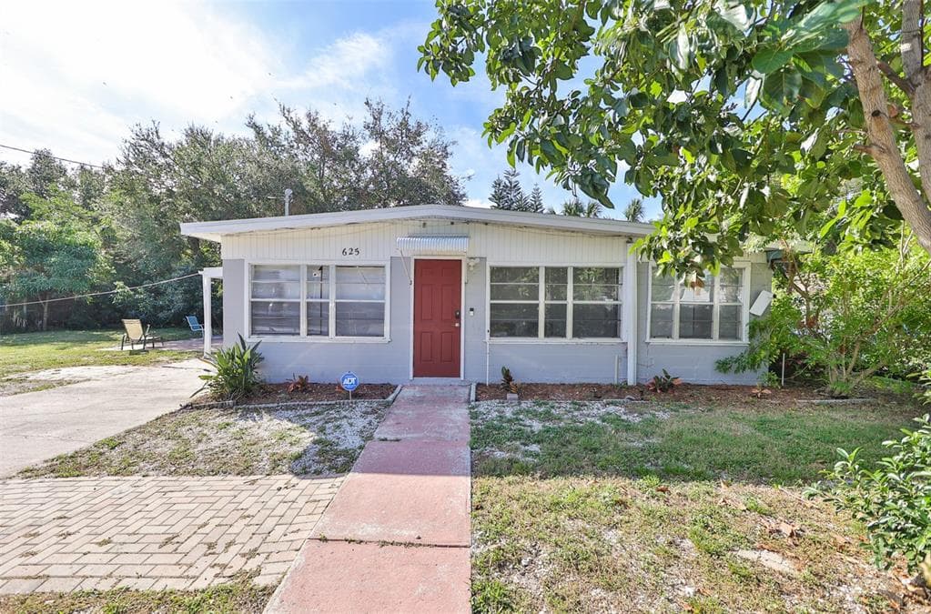 625 12TH AVENUE W BRADENTON, FL 34205