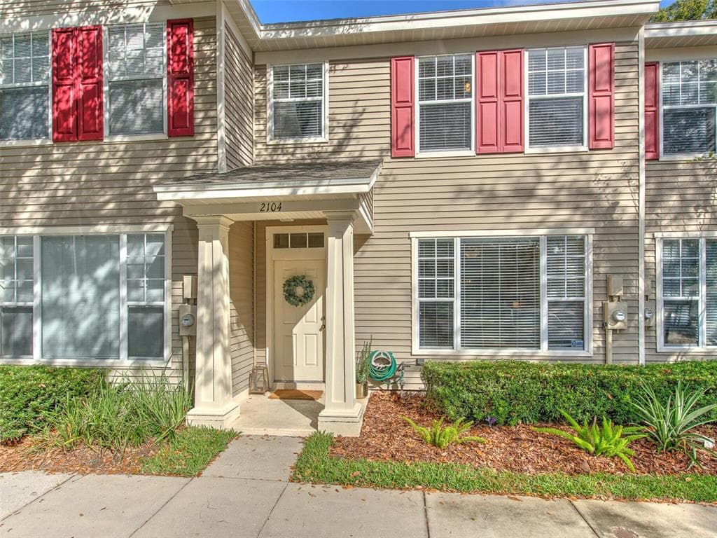 2104 GOLDEN OAK LANE VALRICO, FL 33594