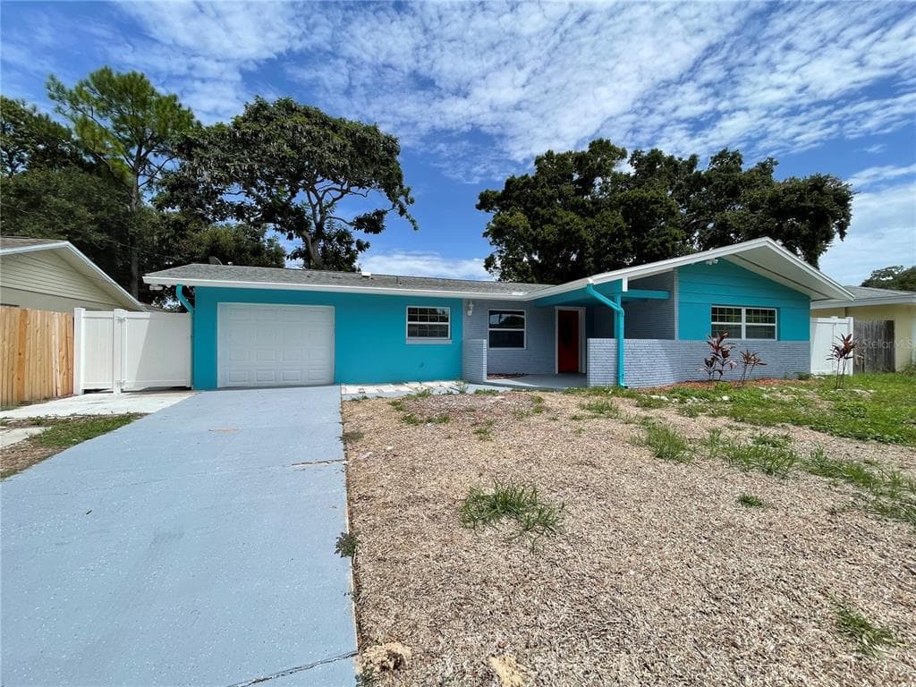 1517 LAKESIDE DRIVE DUNEDIN, FL 34698