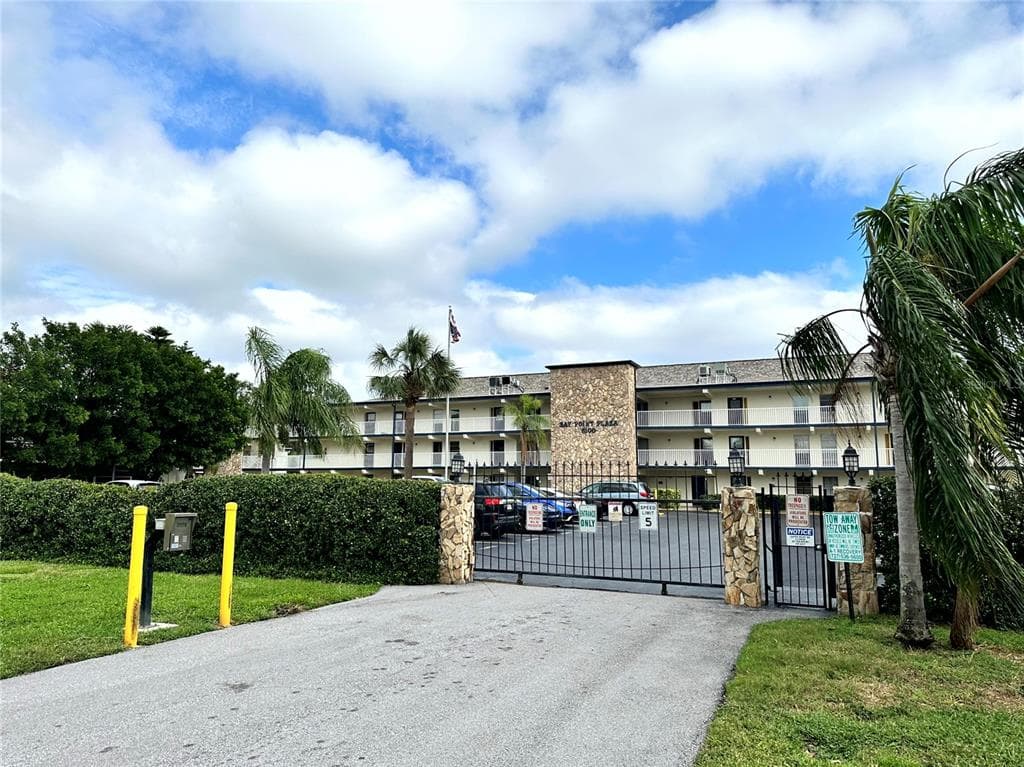 6100 12TH STREET S UNIT 107 ST PETERSBURG, FL 33705
