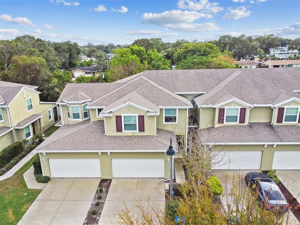 10480 WHITTINGTON COURT LARGO, FL 33773