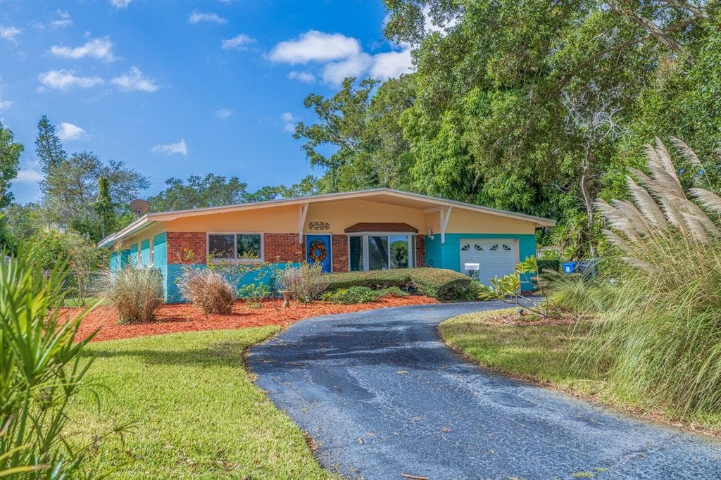1736 FAIRWAY AVENUE S ST PETERSBURG, FL 33712