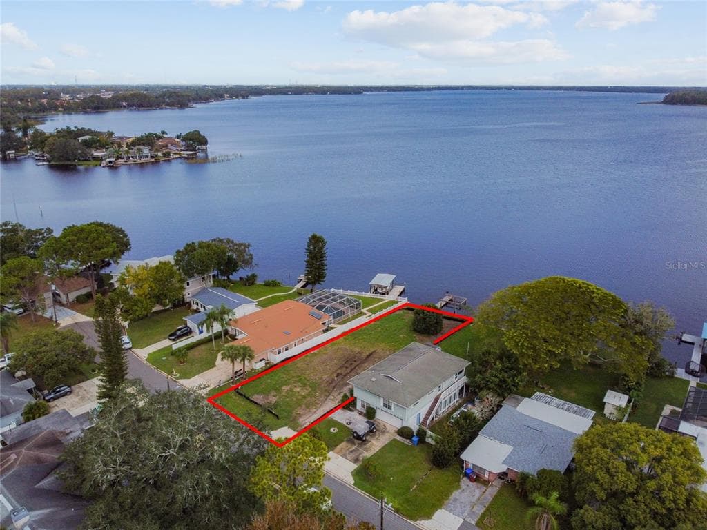 142 LAKE SHORE DRIVE N PALM HARBOR, FL 34684