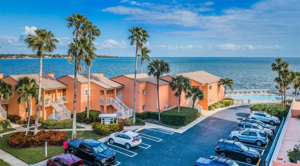 7400 SUNSHINE SKYWAY LANE S UNIT 118 ST PETERSBURG, FL 33711