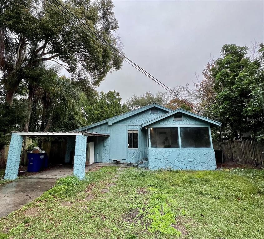 1423 W HUMPHREY STREET TAMPA, FL 33604