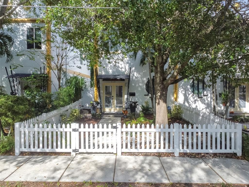 447 13TH AVENUE N ST PETERSBURG, FL 33701