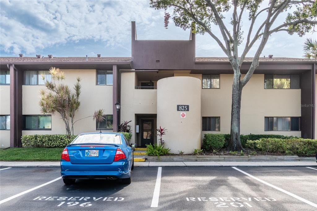 825 S VILLAGE DRIVE N UNIT 204 ST PETERSBURG, FL 33716