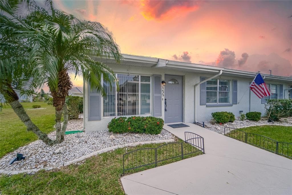 122 GLOUCESTER BOULEVARD SUN CITY CENTER, FL 33573