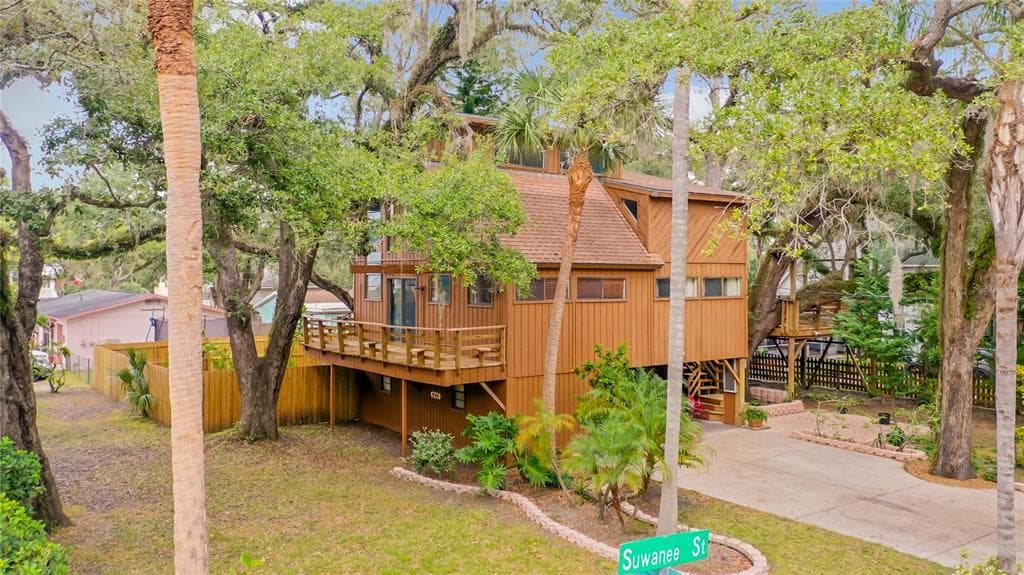 220 10TH AVENUE S SAFETY HARBOR, FL 34695
