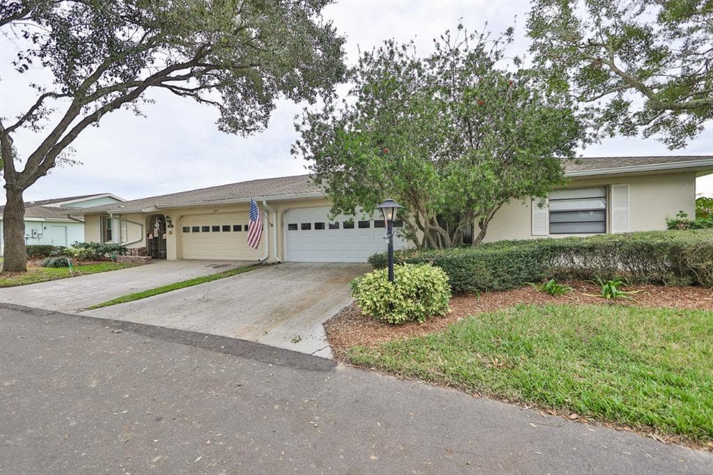 2601 LANCASTER DRIVE SUN CITY CENTER, FL 33573