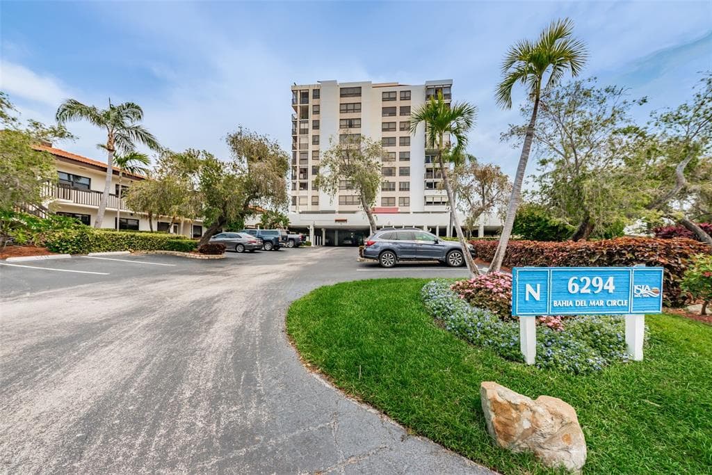 6294 BAHIA DEL MAR CIRCLE UNIT 116 ST PETERSBURG, FL 33715