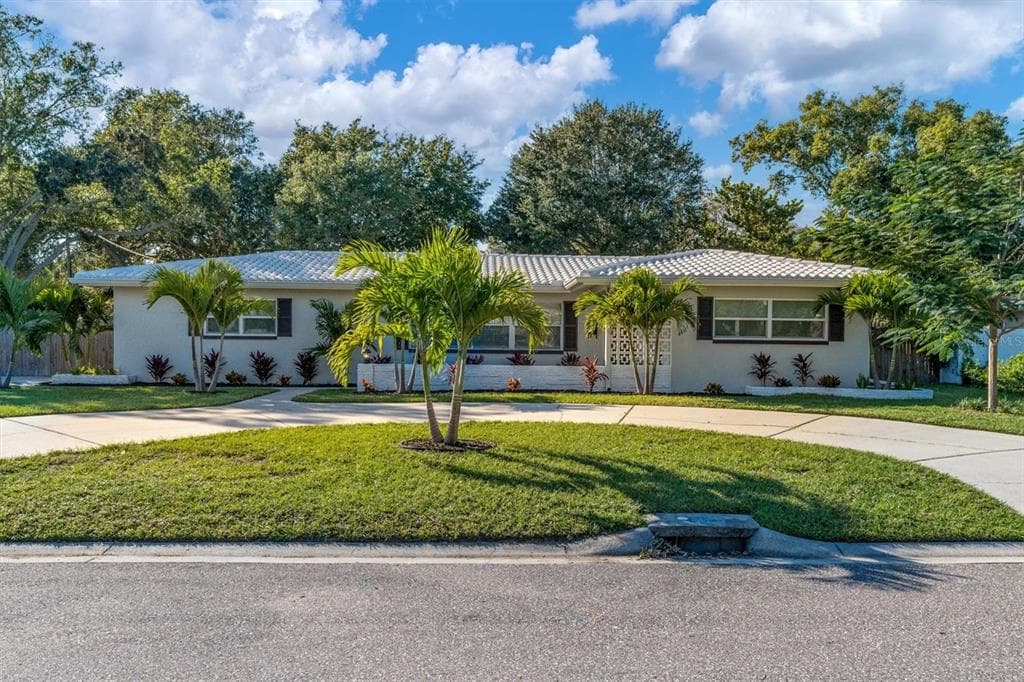 1750 MEREDITH LANE BELLEAIR, FL 33756