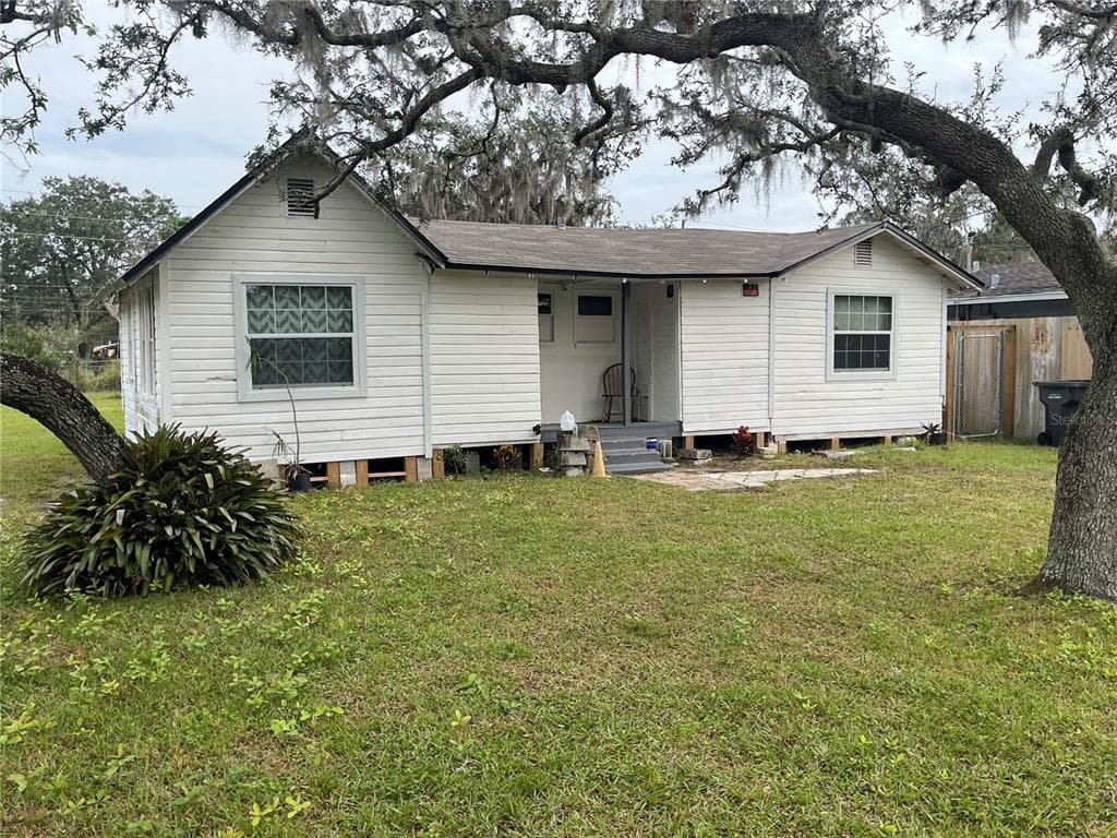 2402 BURNS STREET LAKELAND, FL 33801